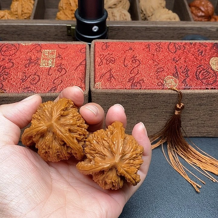 中***仁文玩核桃把件虎头奔