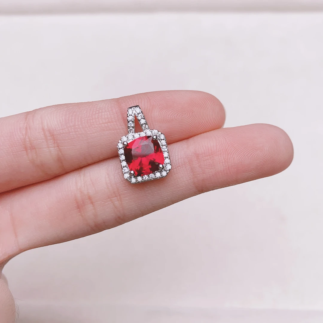 阿鲁沙-典藏高奢-培育红宝石项坠配链A1730