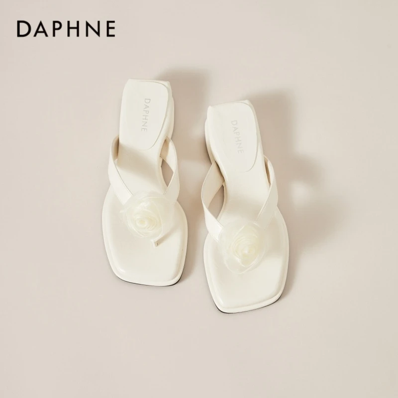 达芙妮坡跟厚底人字拖女夏季新款仙女风露趾方头花朵休闲舒适拖鞋