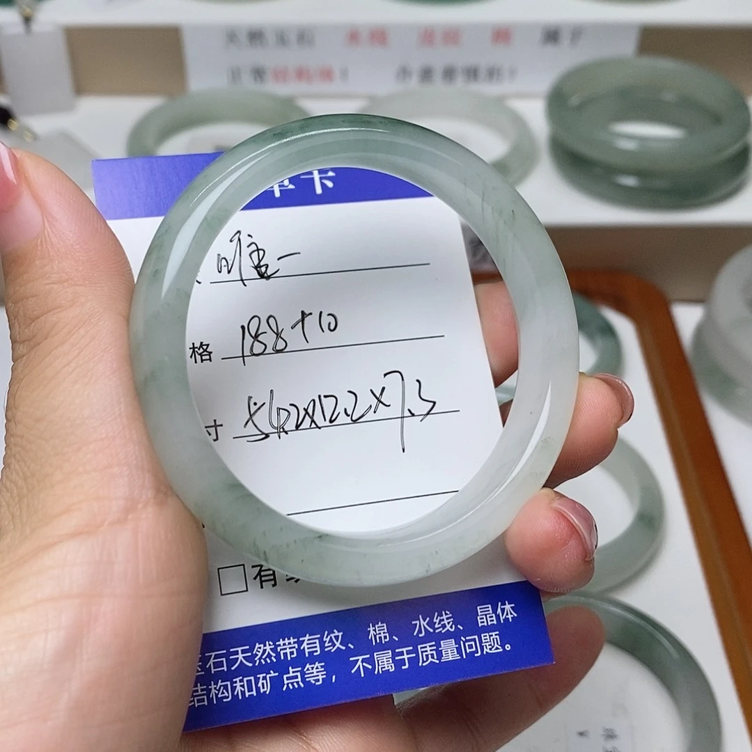 唯***一未镶嵌手镯石英质玉