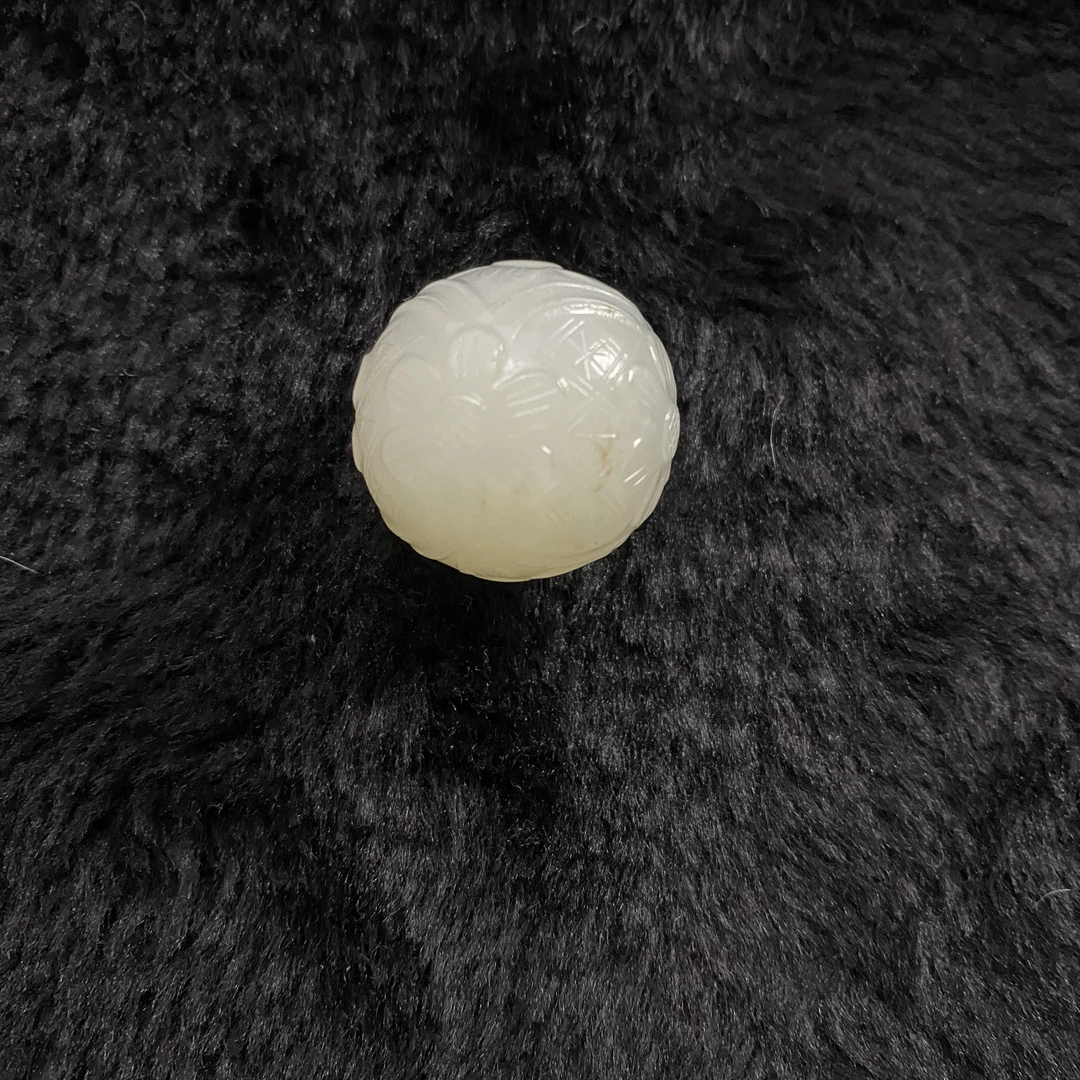 18F282 清 白玉花卉纹单珠