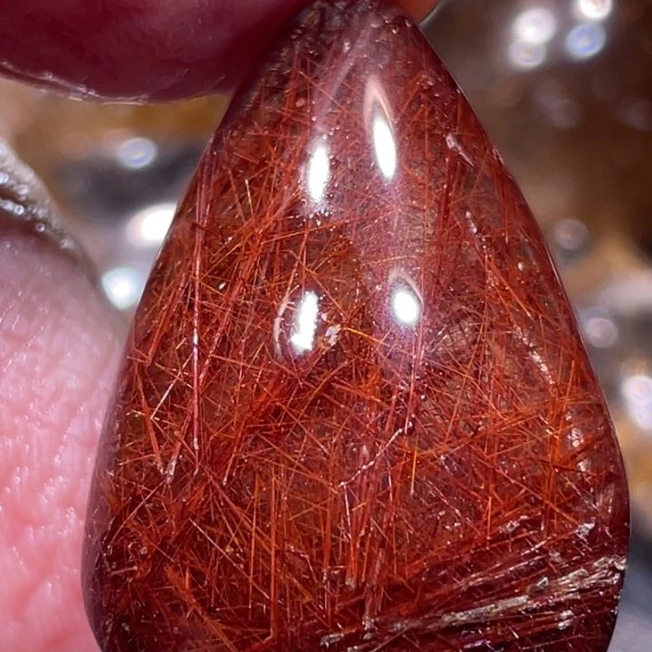 未镶嵌颈饰发晶绿**燕