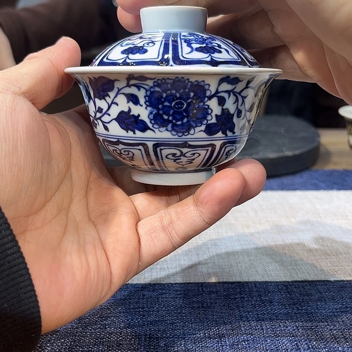 瓷盖碗青花缠枝牡丹纹盖碗