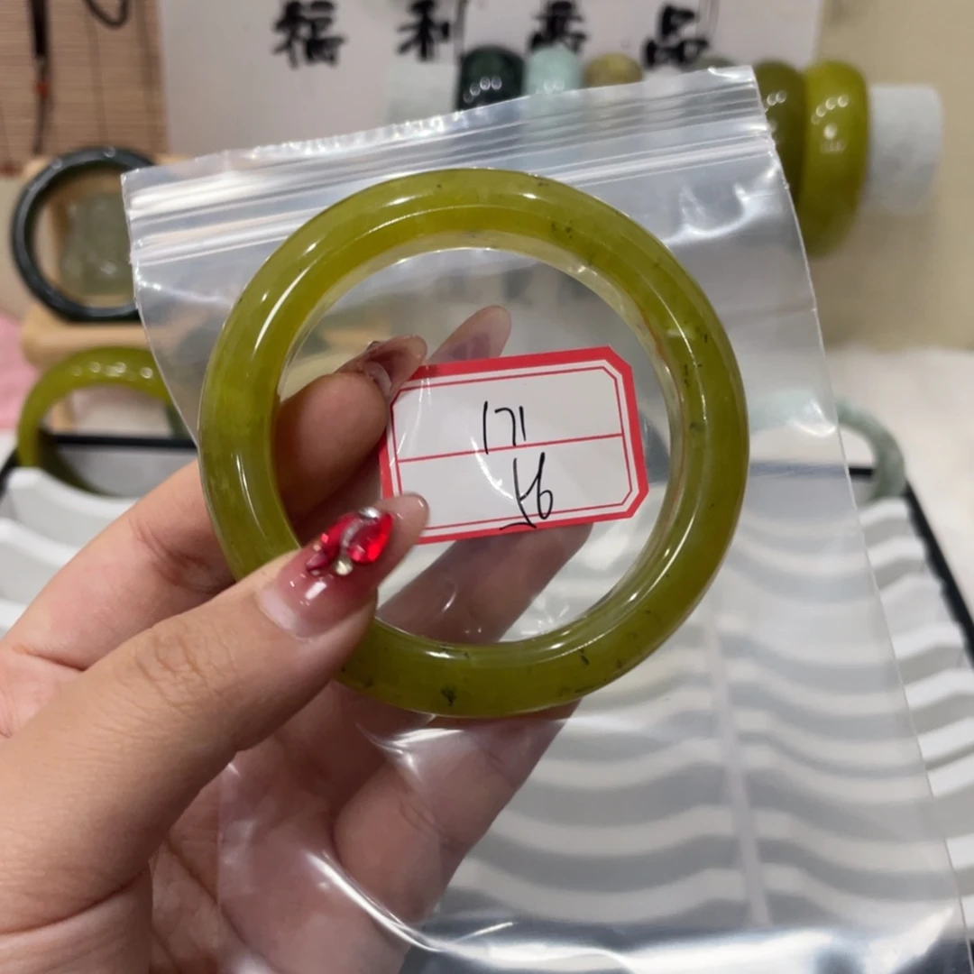 蛇纹石玉手镯未镶嵌