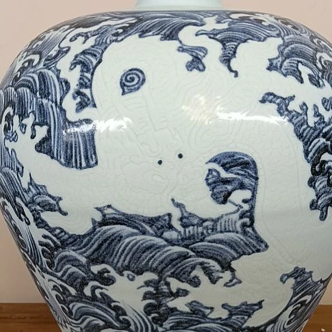 中***河摆件青花留白海水龙纹大梅瓶