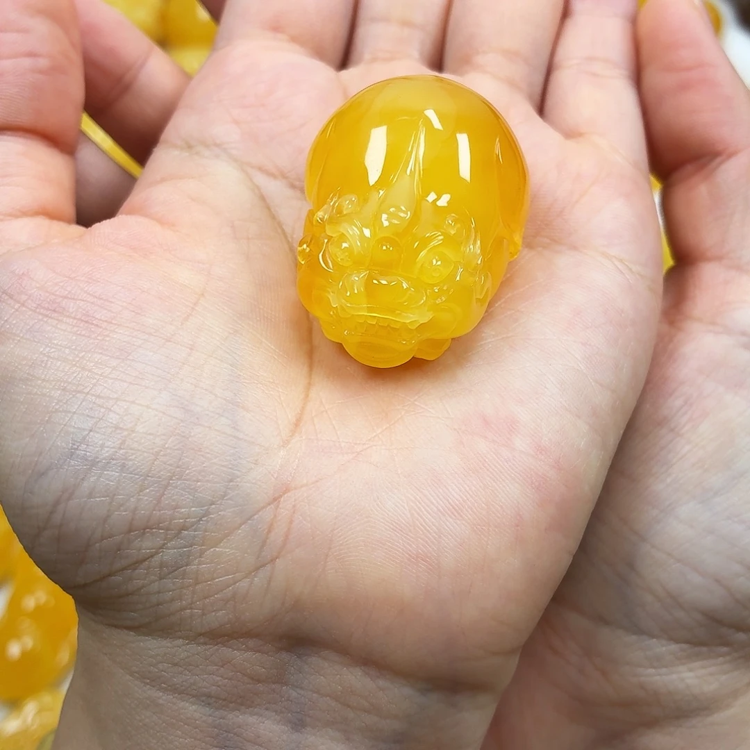 蜜蜡未镶嵌颈饰焦皮妖花貔貅