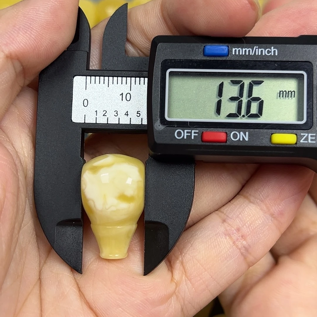 故***安未镶嵌琥珀裸石三通