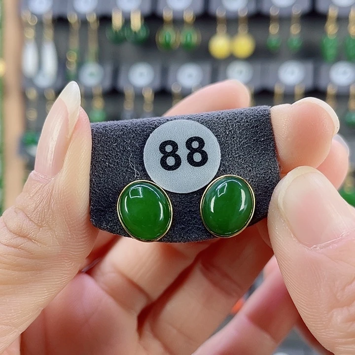 18K金镶嵌和田玉耳饰