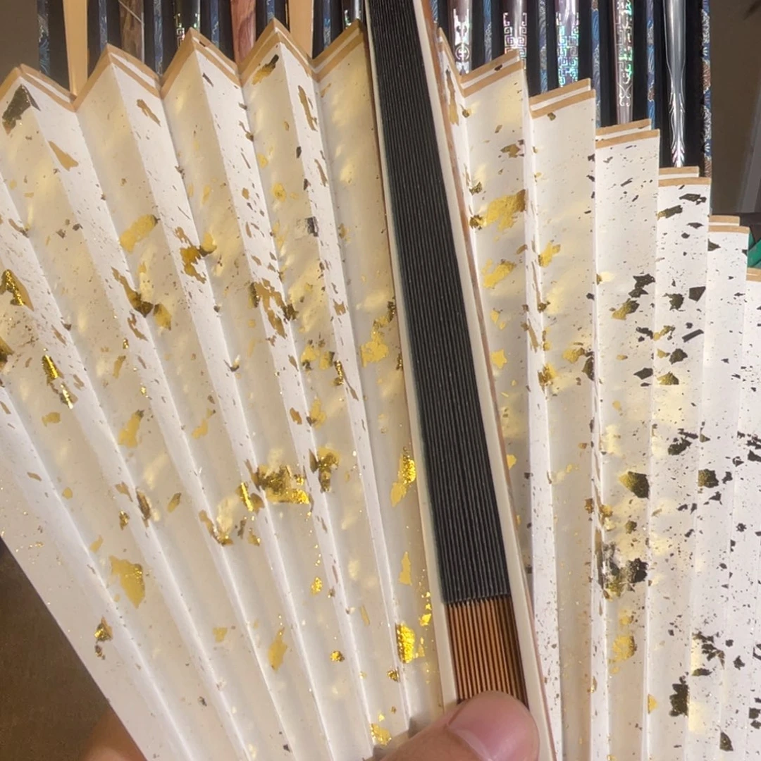 熠***扇子手工制作工艺精湛
