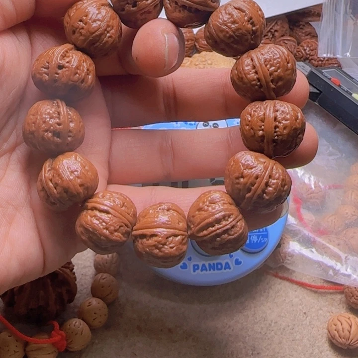 王**.拍208野生核桃手串一条