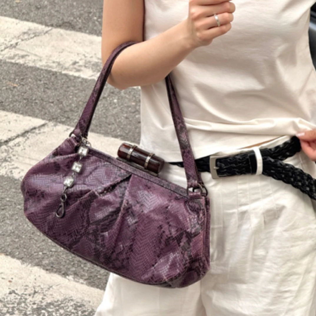 95新 MIU MIU/缪缪 缪缪紫色蛇皮单肩hobo