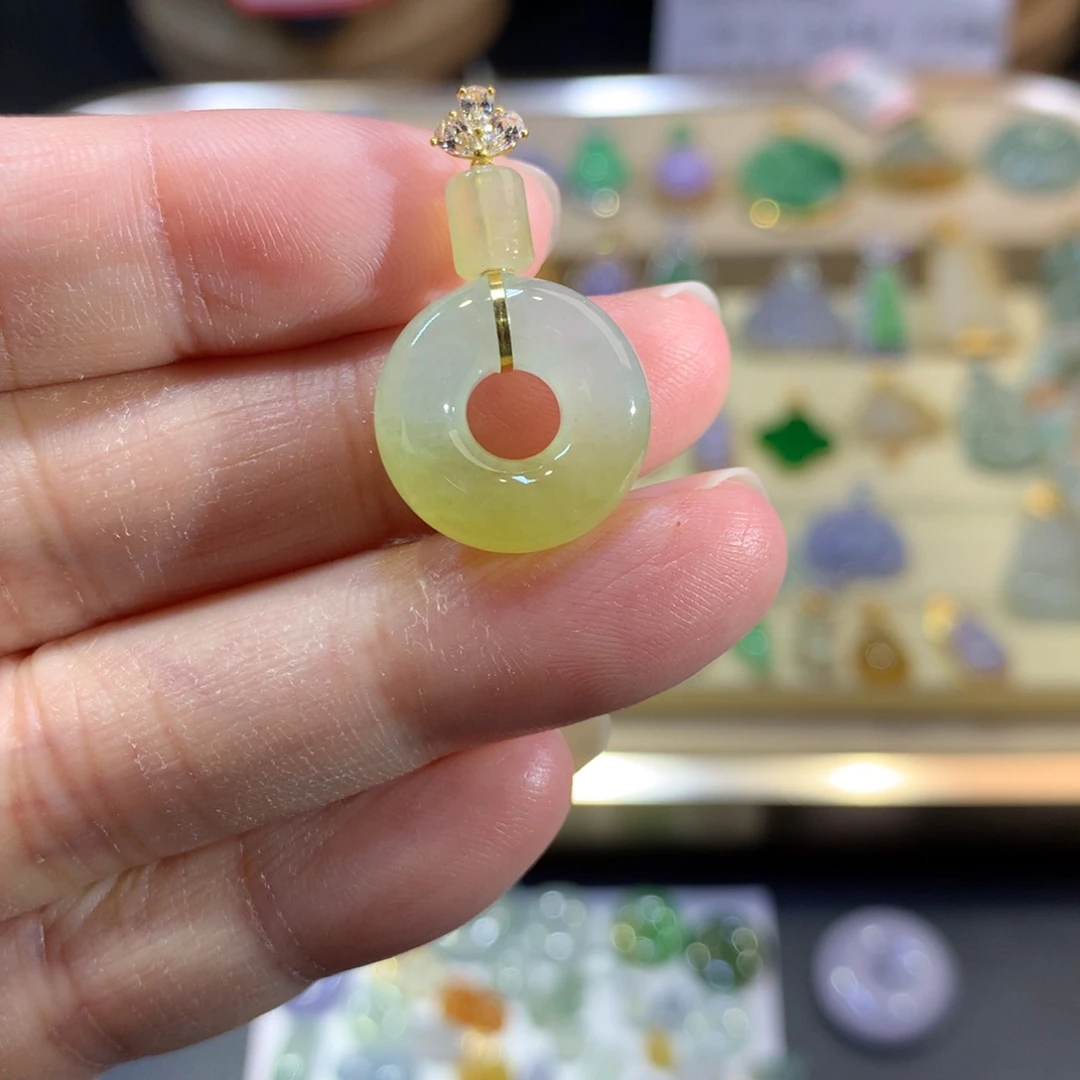翡翠18K金镶嵌颈饰