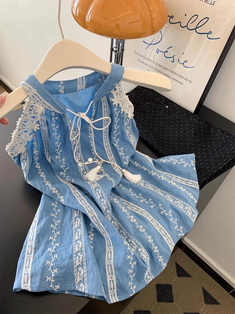 2025夏季新款度假风蓝色蕾丝边镂空无袖背心衬衫女高级感轻奢上衣