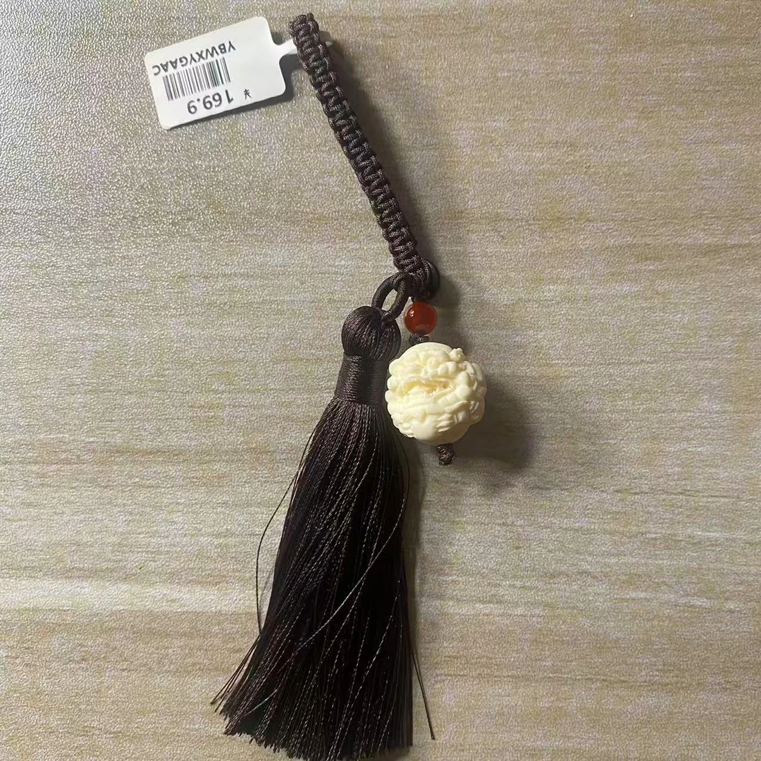 象牙果貔貅戏球钥匙扣