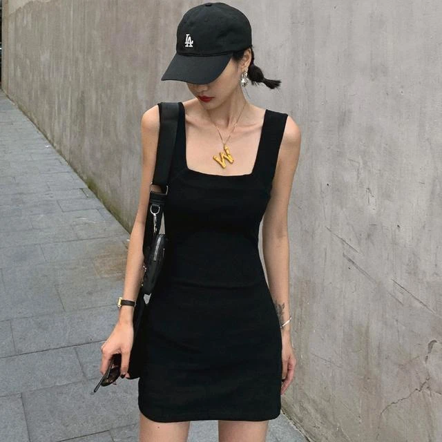 新款短裙女ins火吊带大长腿设计感小众外穿连衣裙百搭修身