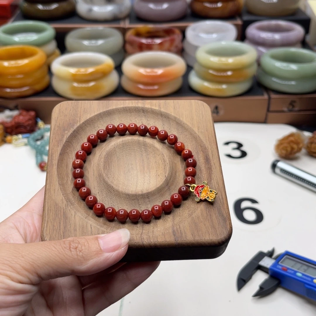 未镶嵌石英岩玉珠宝奇石