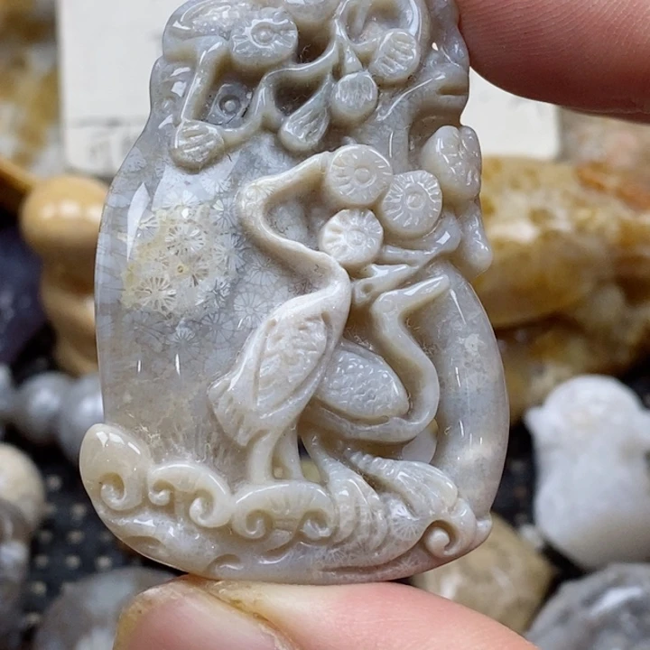 颈饰未镶嵌硅化珊瑚（珊瑚玉）