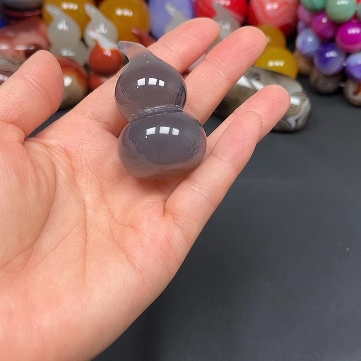 蔚***生未镶嵌玛瑙/玉髓珠宝奇石