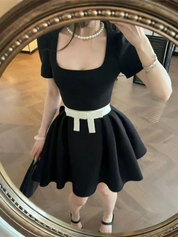 2025夏法式气质方领短袖连衣裙女季蝴蝶结收腰显瘦赫本风小黑裙子