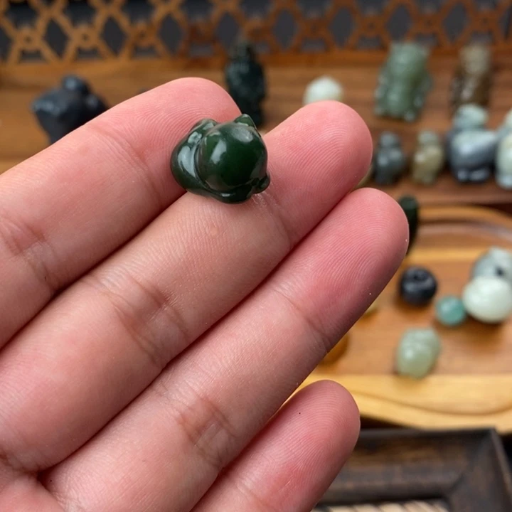 *****和田玉未镶嵌颈饰
