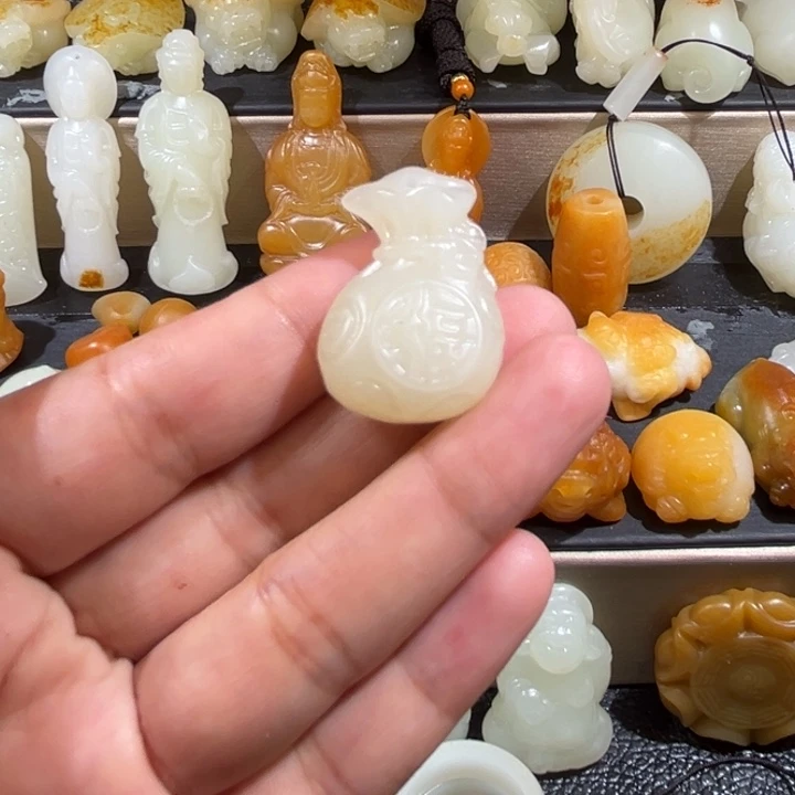 颈饰未镶嵌和田玉