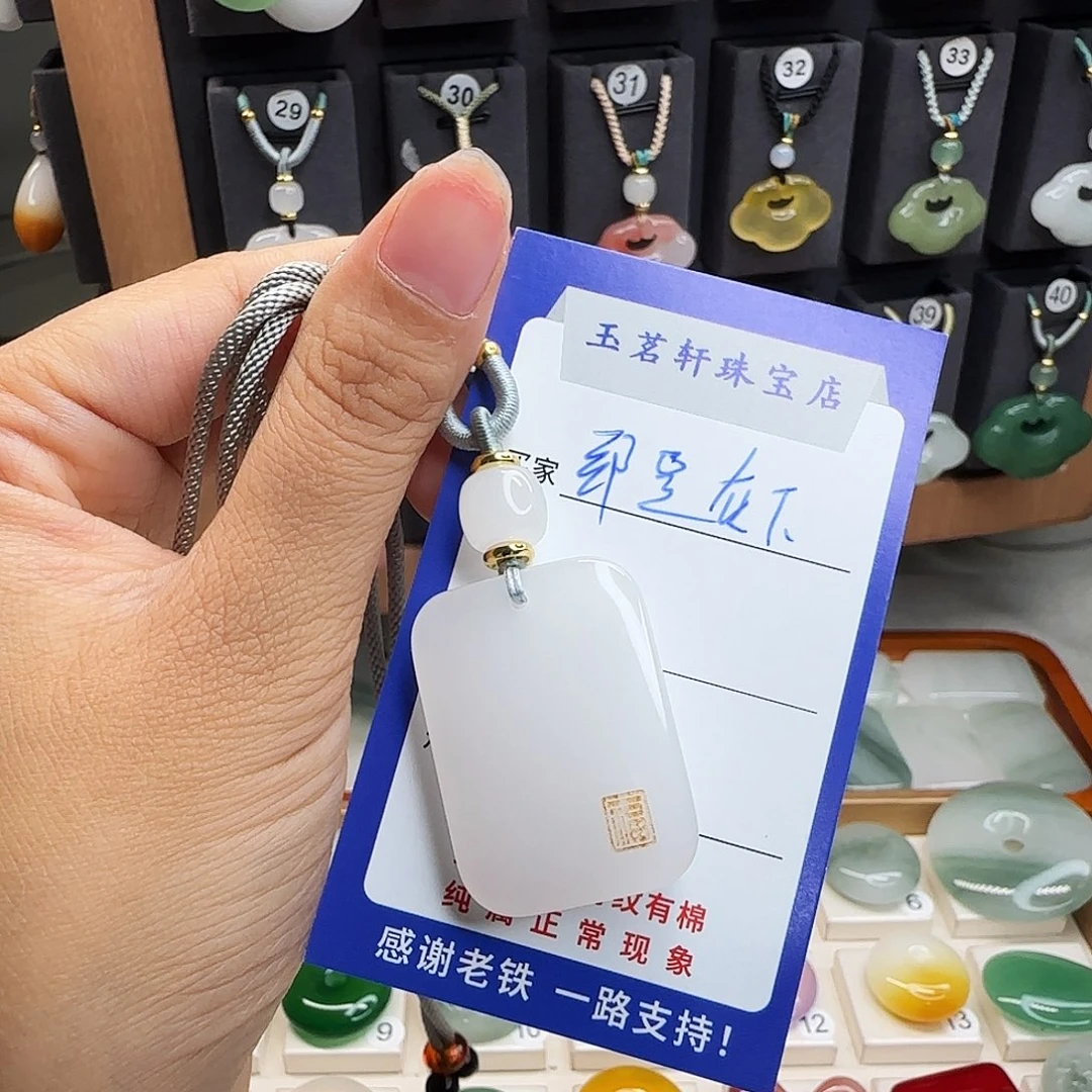 石英质玉未镶嵌颈饰