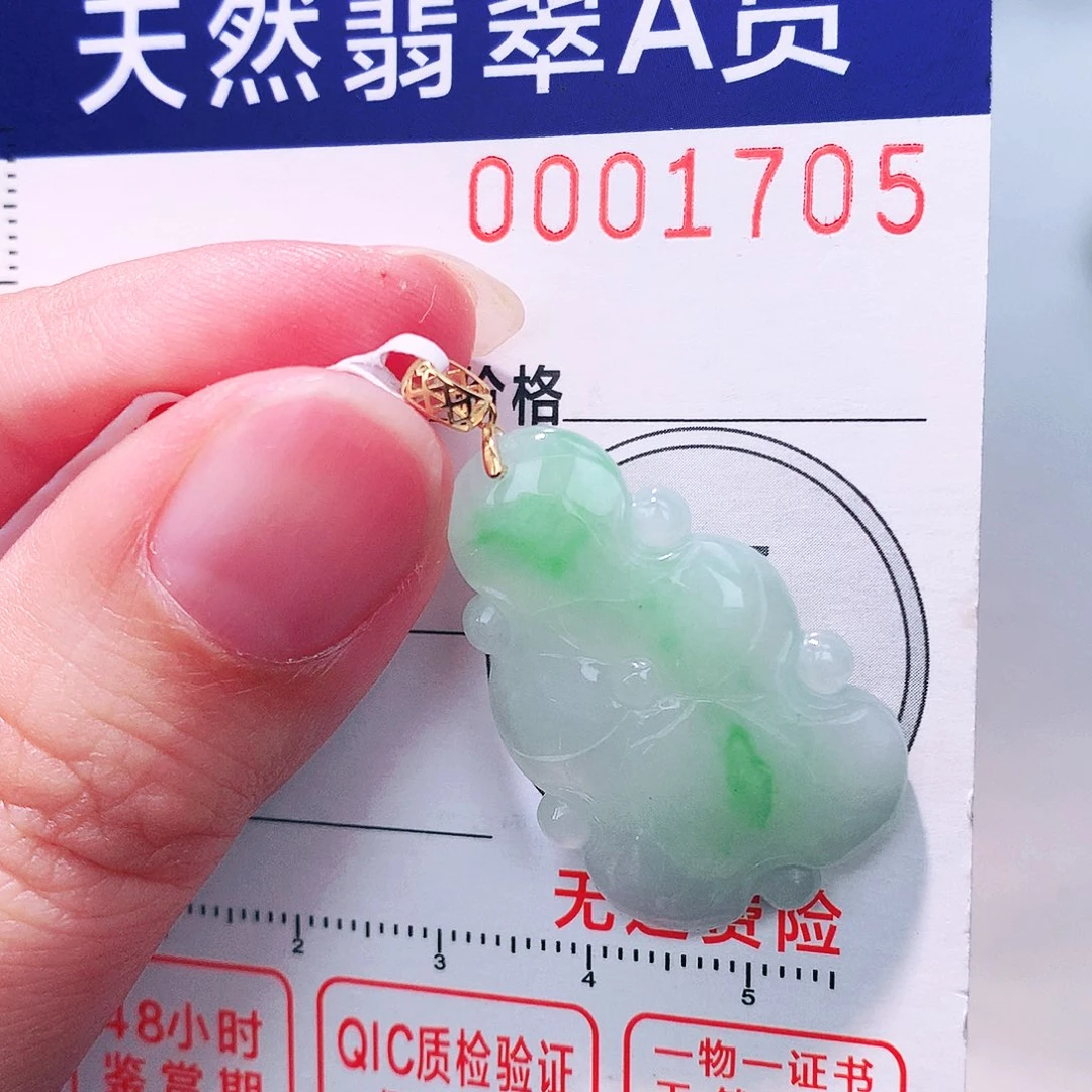 颈饰18K金镶嵌翡翠吊坠