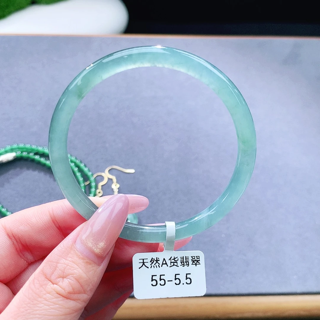 未镶嵌手镯（圆镯）翡翠