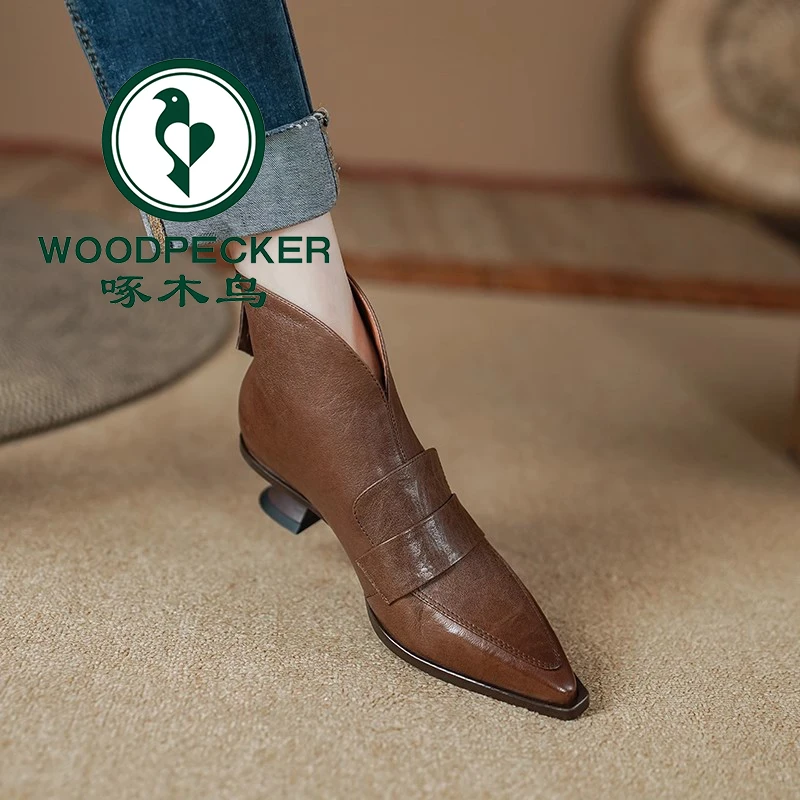 啄木鸟小众显瘦尖头后拉链短靴女2025年秋冬季小跟时装软皮马丁靴