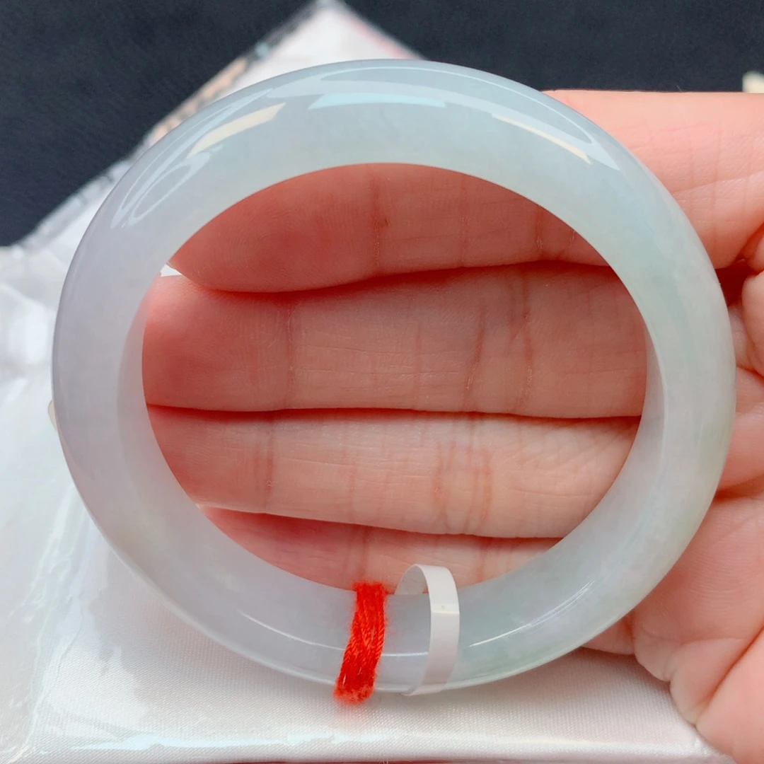 翡翠未镶嵌手镯53.7圈 细糯冰浅绿底半山水无纹裂有棉