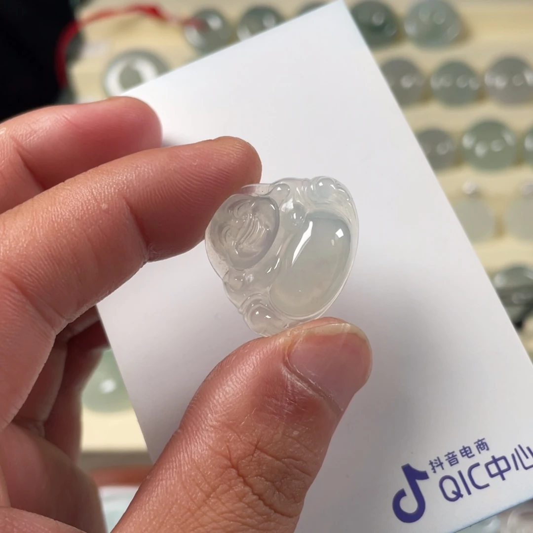 翡翠未镶嵌颈饰56778986557788