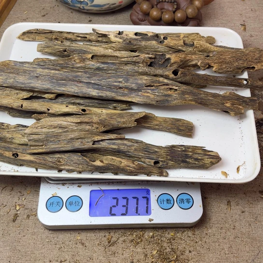 沉香木手把件施*功奇楠虫漏237 克。。。