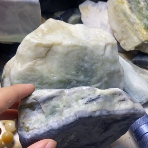 透闪石质玉未镶嵌珠宝半成品