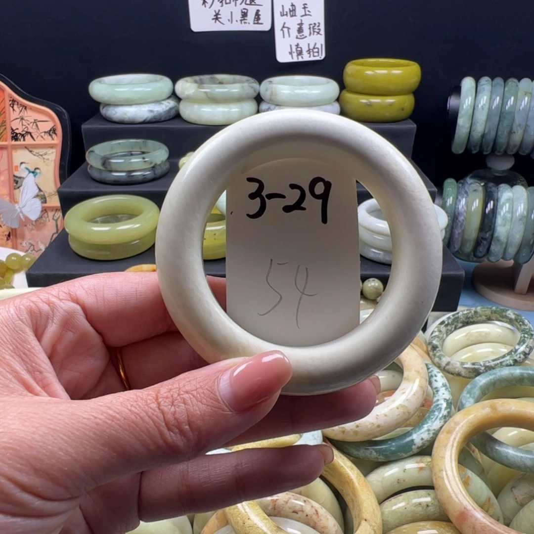 对***.蛇纹石玉未镶嵌手镯