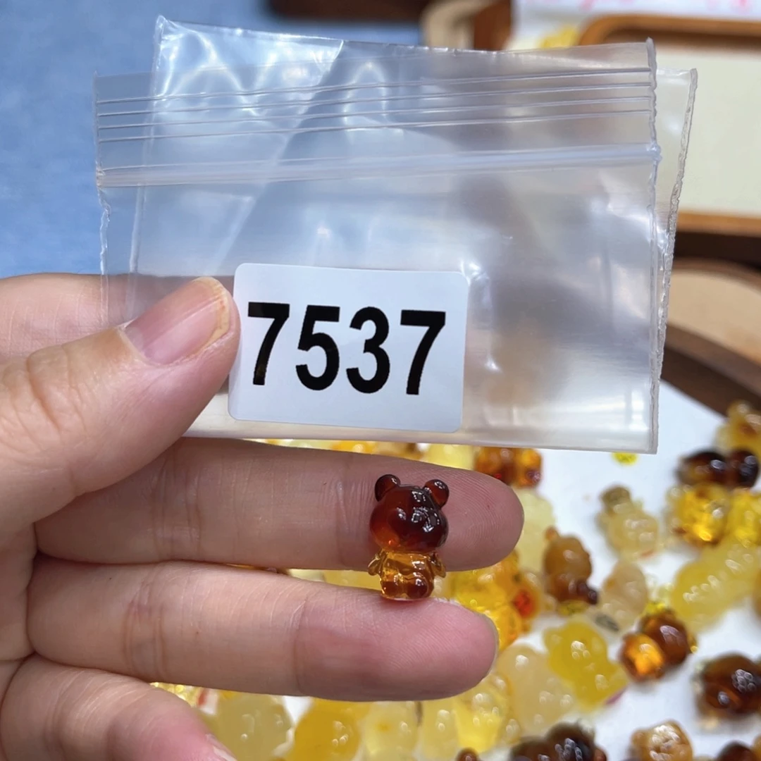 未镶嵌琥珀珠宝奇石