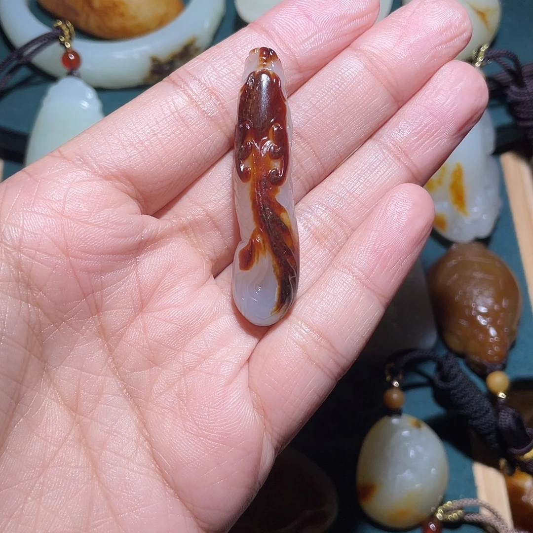 沭***）和田玉未镶嵌颈饰