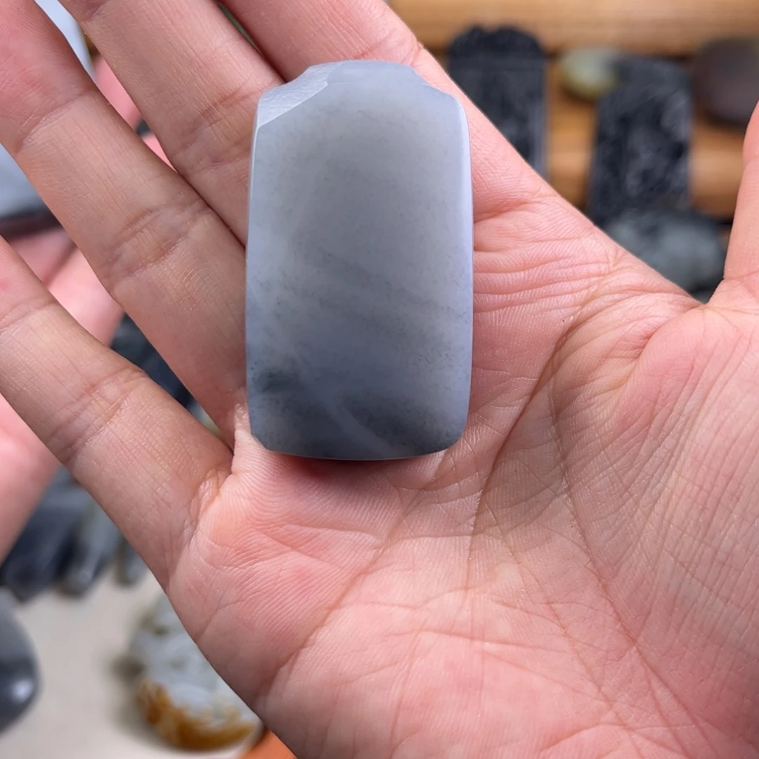 和田玉未镶嵌颈饰格**?