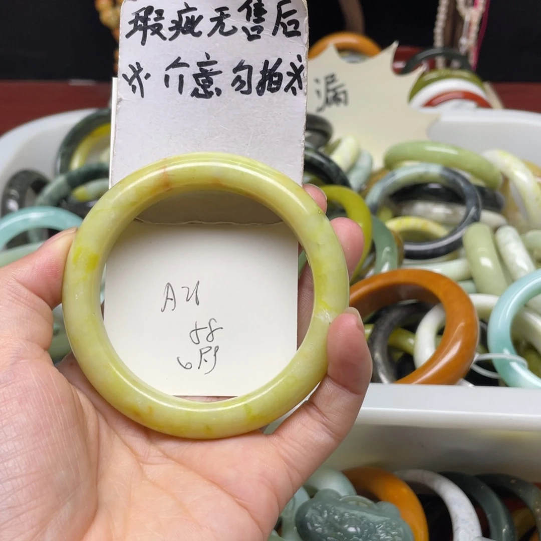 蛇纹石玉手镯未镶嵌