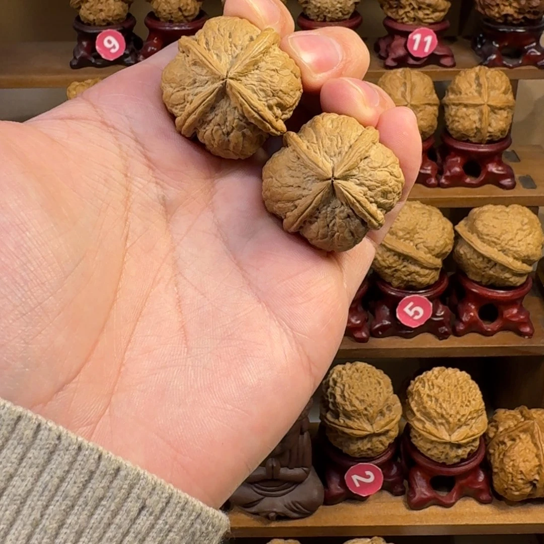 ****店铁核桃把件恶魔炸四正十字