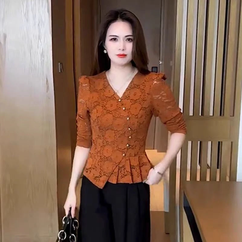 纯色短款纽扣长袖套头蕾丝打底衫显瘦碎花气质洋气春夏收腰时尚
