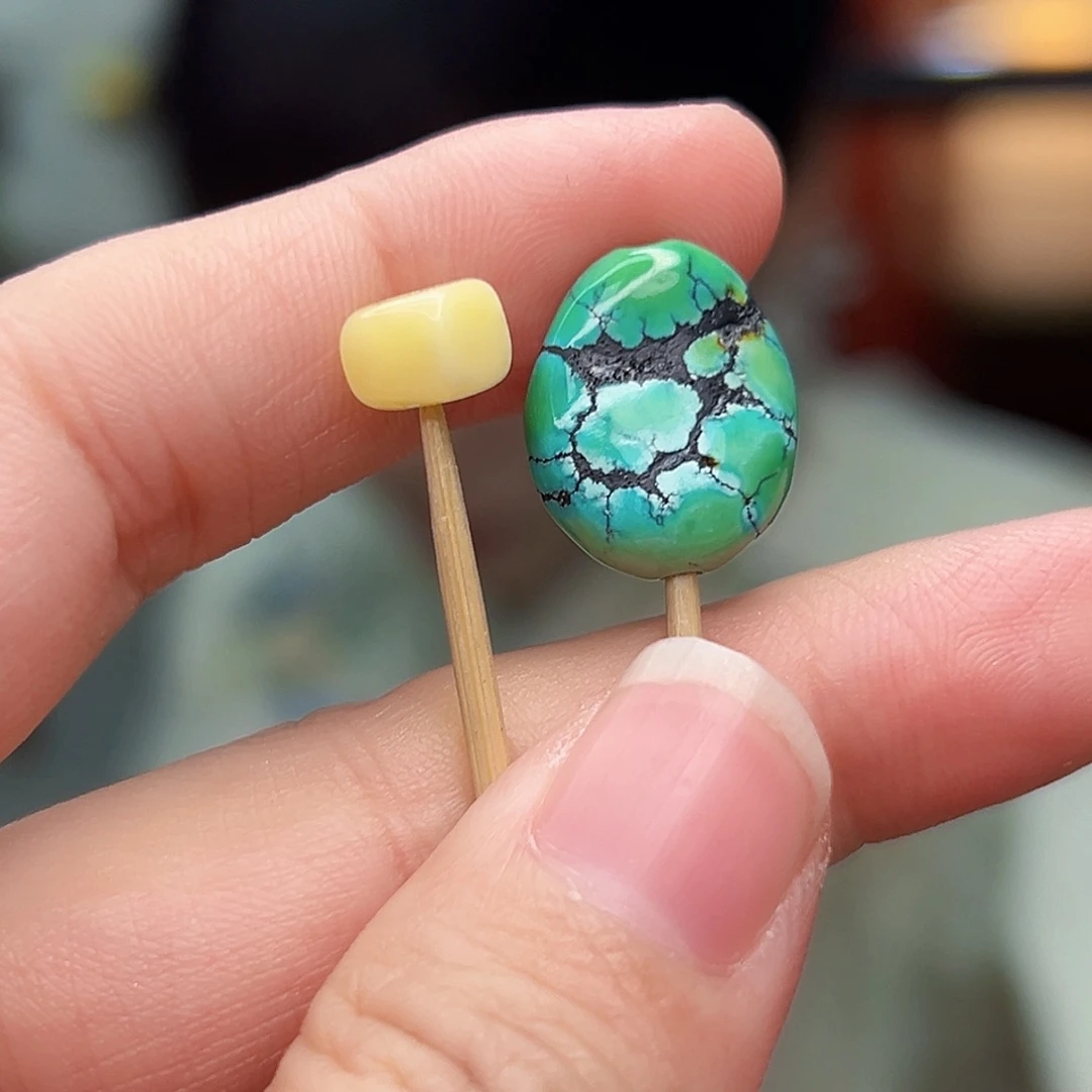 蜜蜡未镶嵌珠宝奇石