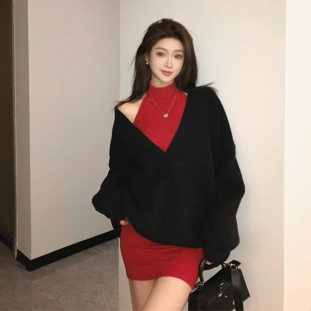 冬日落歌 挂脖露背修身连衣裙+宽松V领纯色毛衣套装 8317#