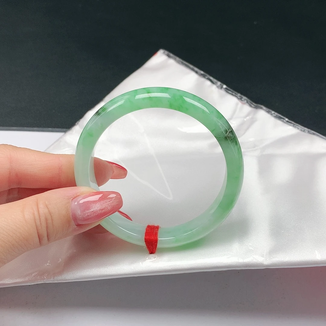 翡翠手镯未镶嵌翡翠087