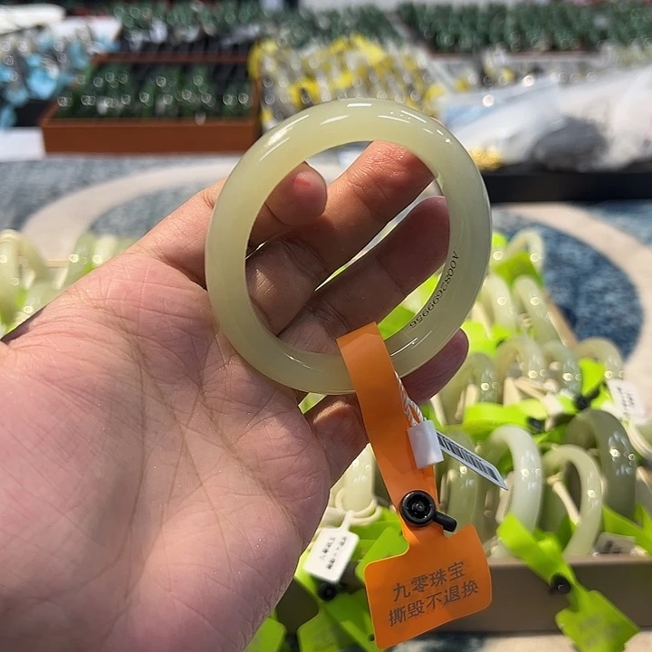 郝****未镶嵌手镯和田玉蜂蜜水手镯A0082-56
