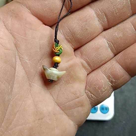 和田玉未镶嵌车挂