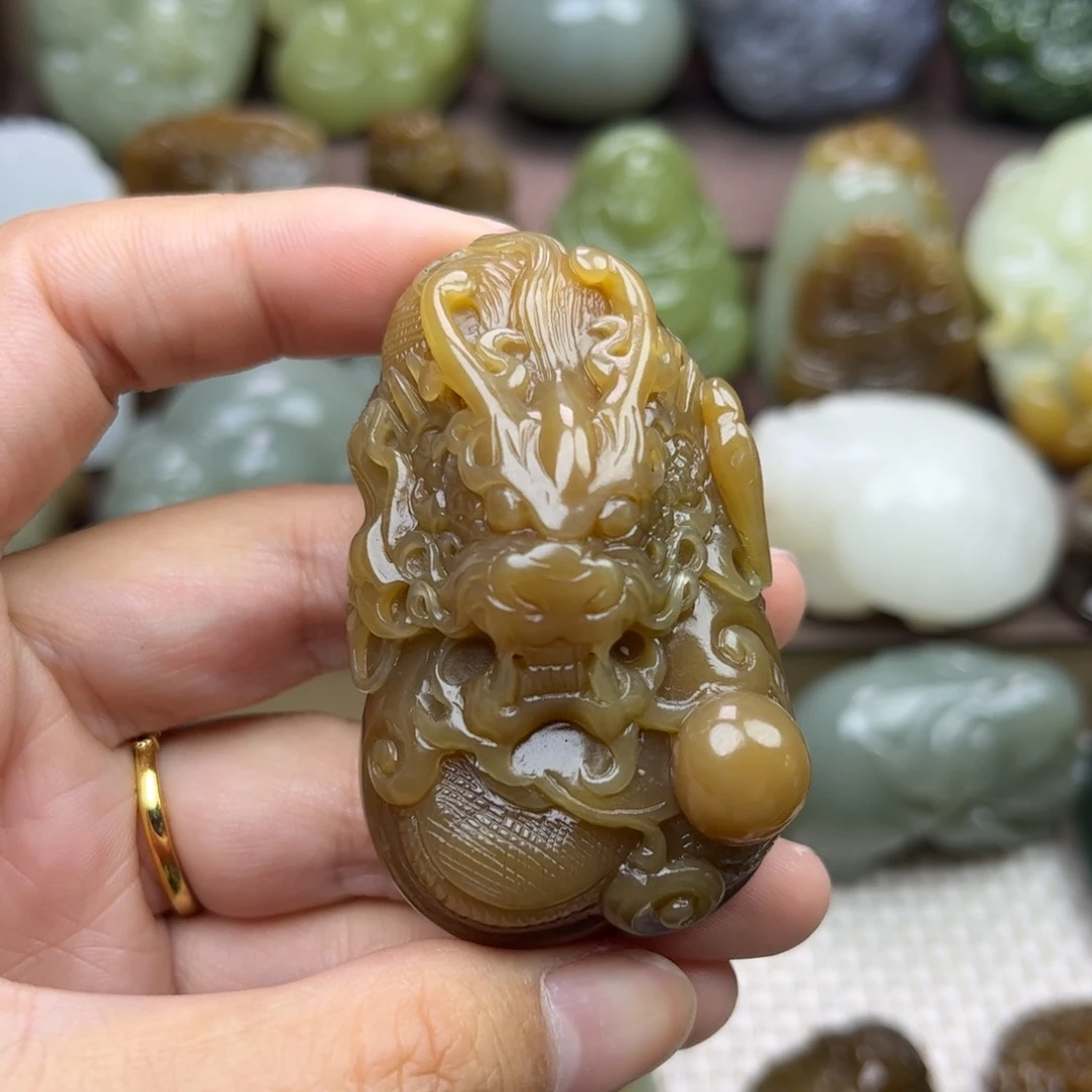 和田玉未镶嵌把件