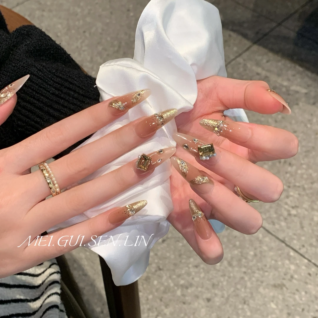 一寸金  玫瑰森林轻奢华丽款香槟钻秋冬氛围感显白高级手工穿戴甲