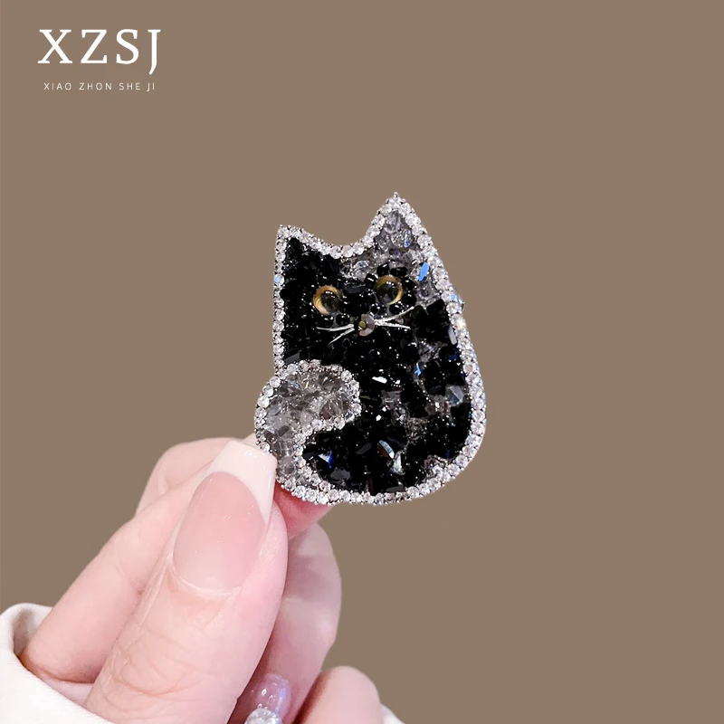 铜锆石胸针 黑色水晶猫咪胸花女高档轻奢西装设计感小众别针配饰