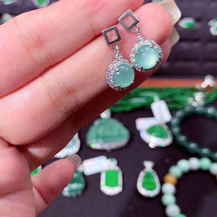 翡翠未镶嵌吊坠(赠链)翡翠