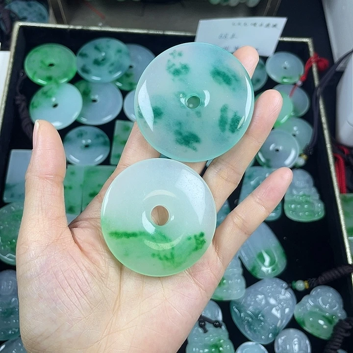流***域翡翠未镶嵌颈饰吊坠